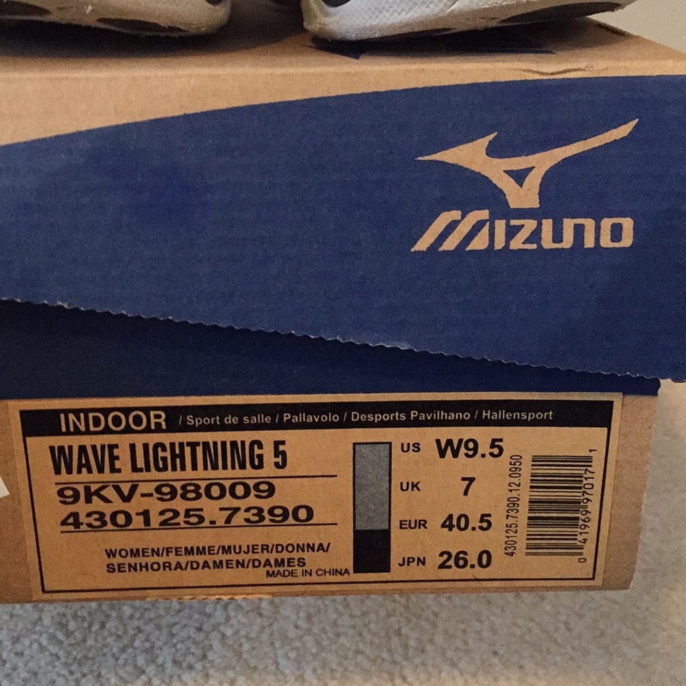 Mizuno Wave Lightning 5 Volleyball Shoes - Picture 2 of 5